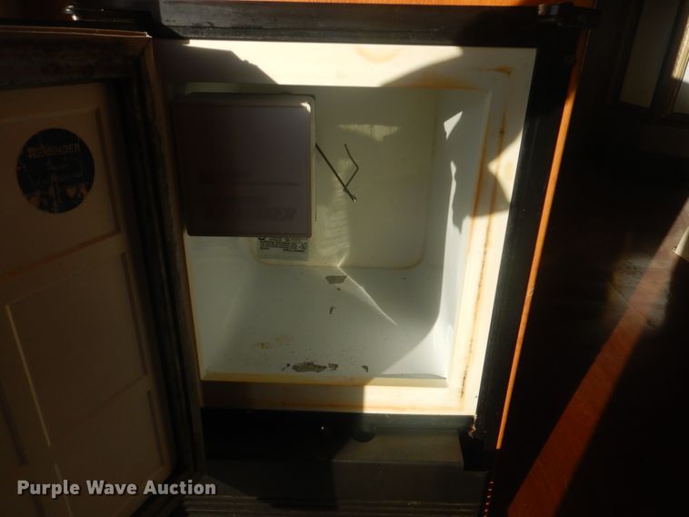 image for item HX9046 1996 Beaver Motor Coaches Monterey  RV