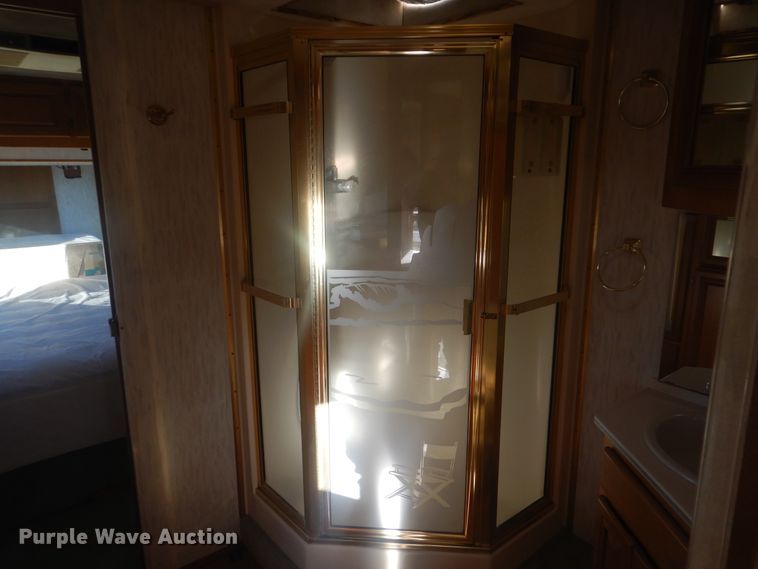 image for item HX9046 1996 Beaver Motor Coaches Monterey  RV