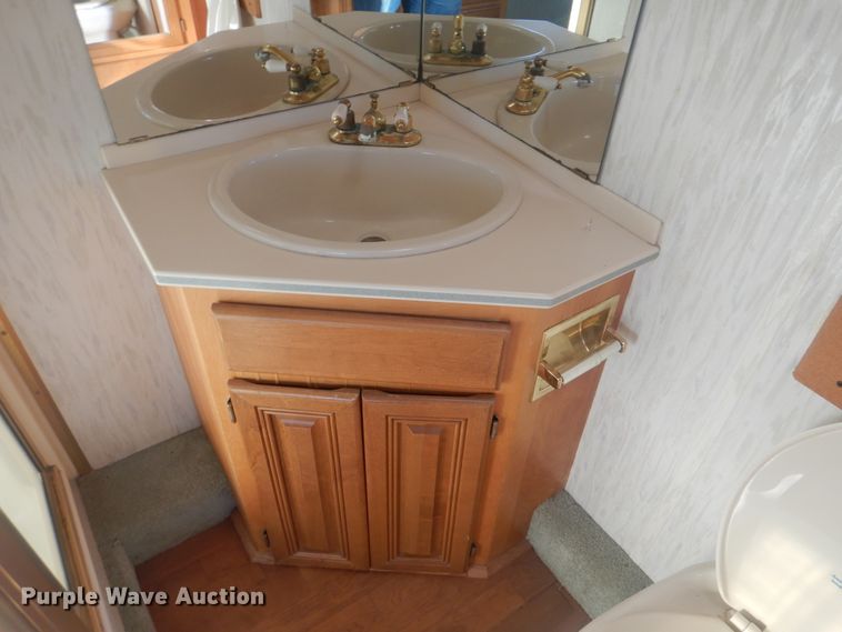 image for item HX9046 1996 Beaver Motor Coaches Monterey  RV