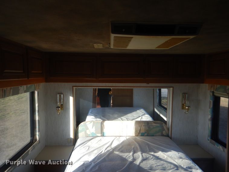 image for item HX9046 1996 Beaver Motor Coaches Monterey  RV