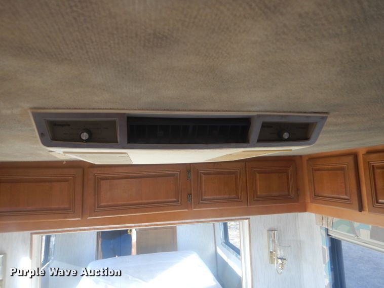 image for item HX9046 1996 Beaver Motor Coaches Monterey  RV