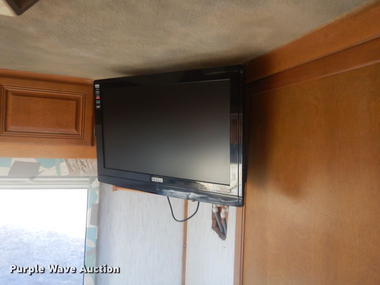 image for item HX9046 1996 Beaver Motor Coaches Monterey  RV