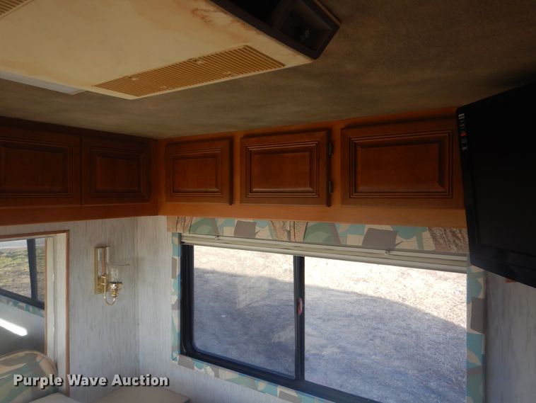 image for item HX9046 1996 Beaver Motor Coaches Monterey  RV