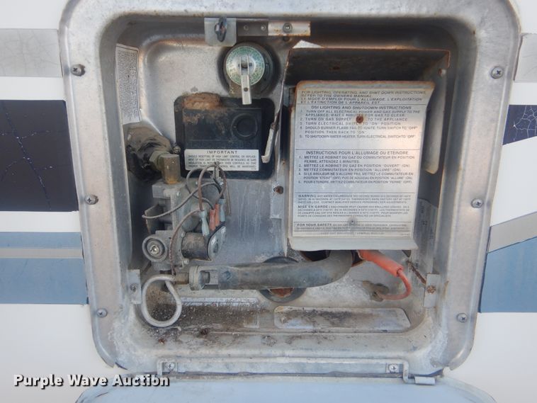 image for item HX9046 1996 Beaver Motor Coaches Monterey  RV