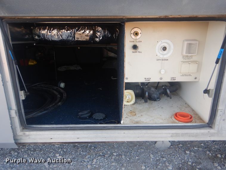 image for item HX9046 1996 Beaver Motor Coaches Monterey  RV