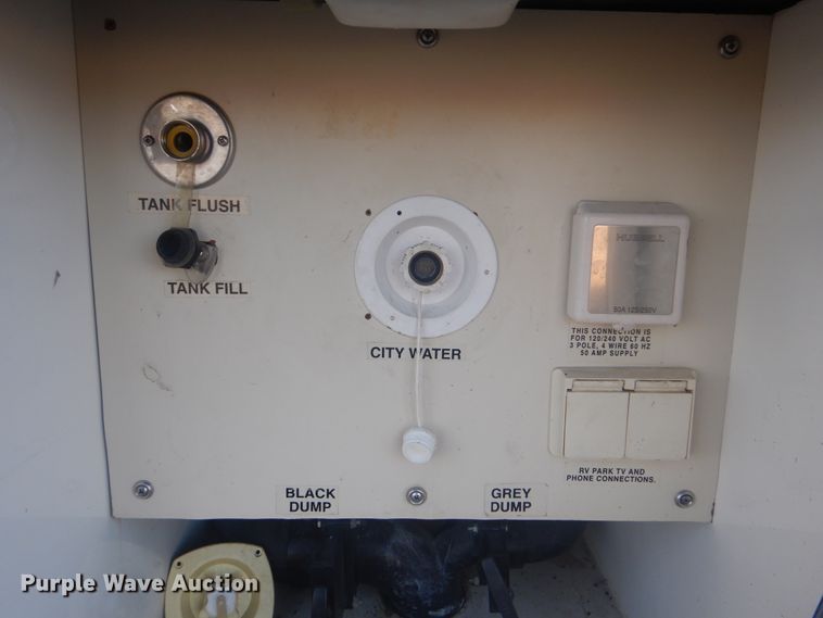 image for item HX9046 1996 Beaver Motor Coaches Monterey  RV