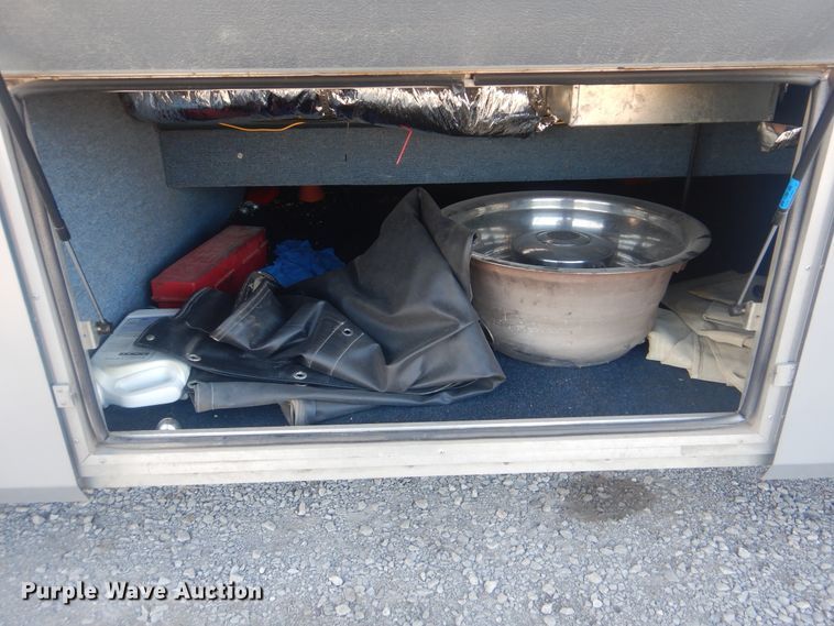 image for item HX9046 1996 Beaver Motor Coaches Monterey  RV