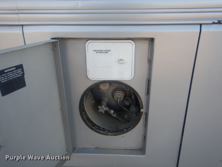 image for item HX9046 1996 Beaver Motor Coaches Monterey  RV