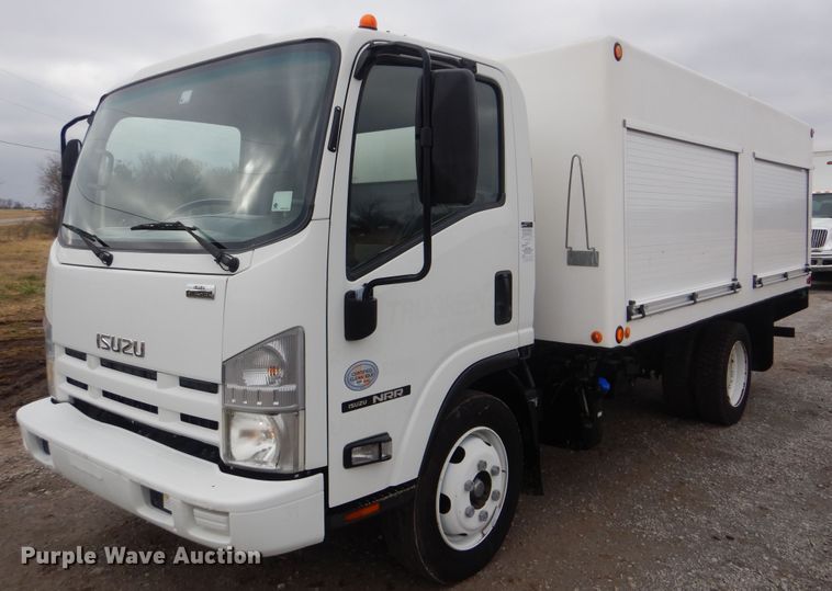 image for item HX9089 2012 Isuzu NPR  sprayer truck