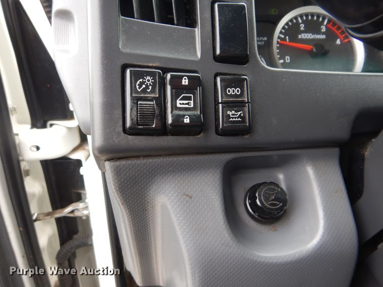 image for item HX9089 2012 Isuzu NPR  sprayer truck