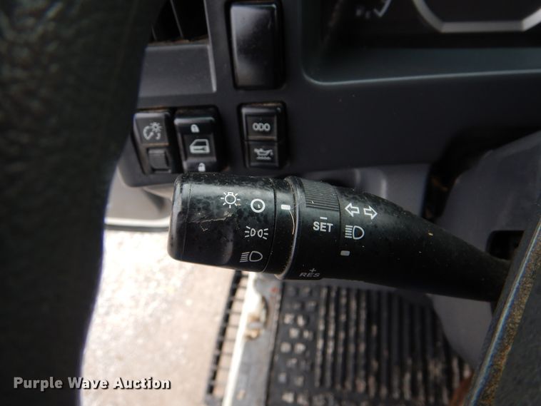 image for item HX9089 2012 Isuzu NPR  sprayer truck