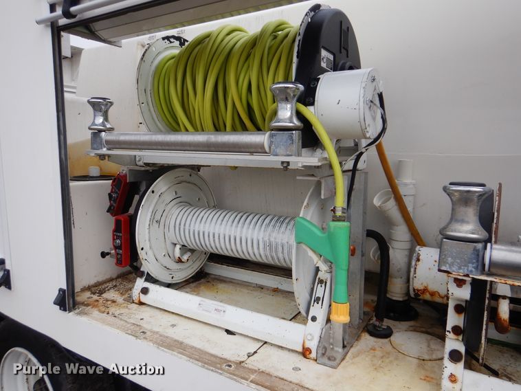 image for item HX9089 2012 Isuzu NPR  sprayer truck