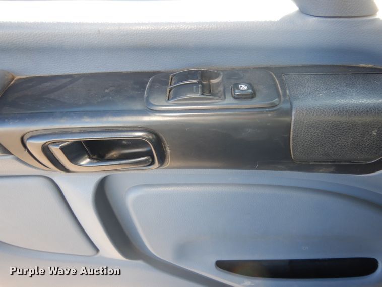 image for item IG9002 2007 Hino 268  box truck