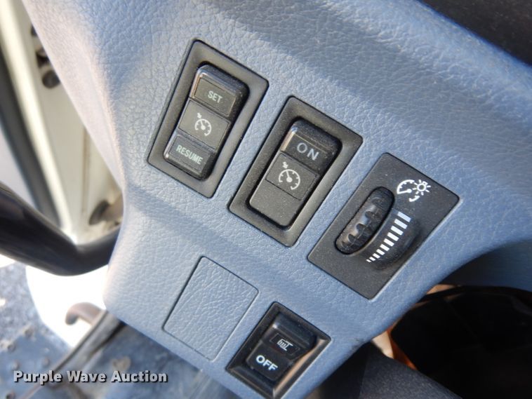 image for item IG9002 2007 Hino 268  box truck