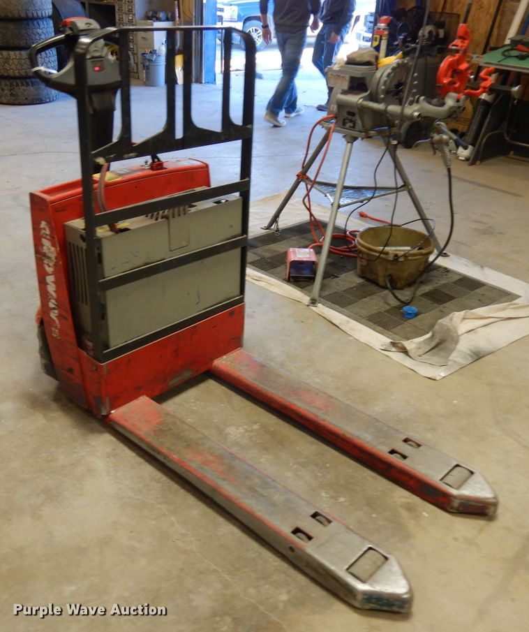 image for item IG9096 Raymond 102T-F45L pallet jack