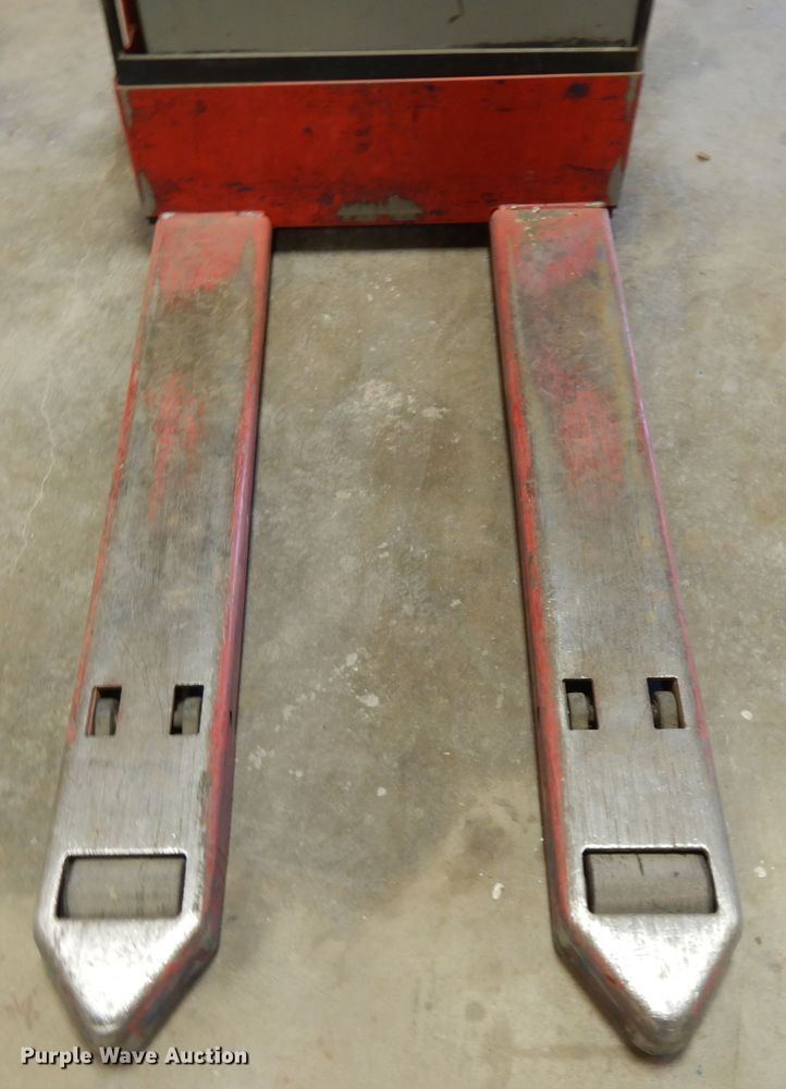 image for item IG9096 Raymond 102T-F45L pallet jack
