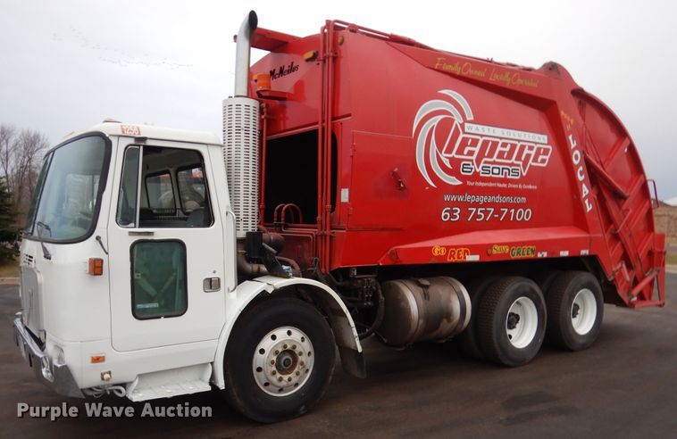 image for item AF9901 1999 Volvo Xpeditor  refuse truck