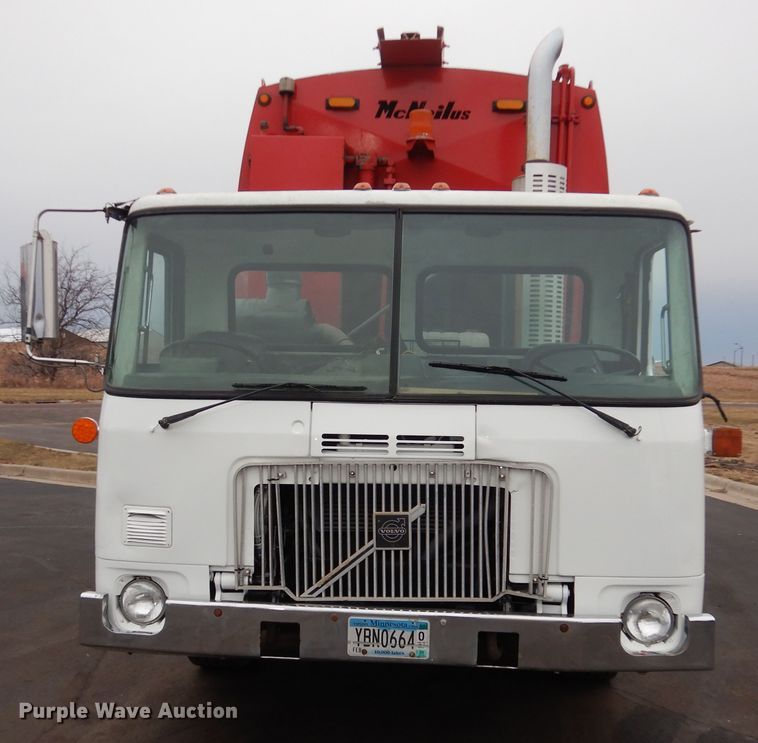 image for item AF9901 1999 Volvo Xpeditor  refuse truck