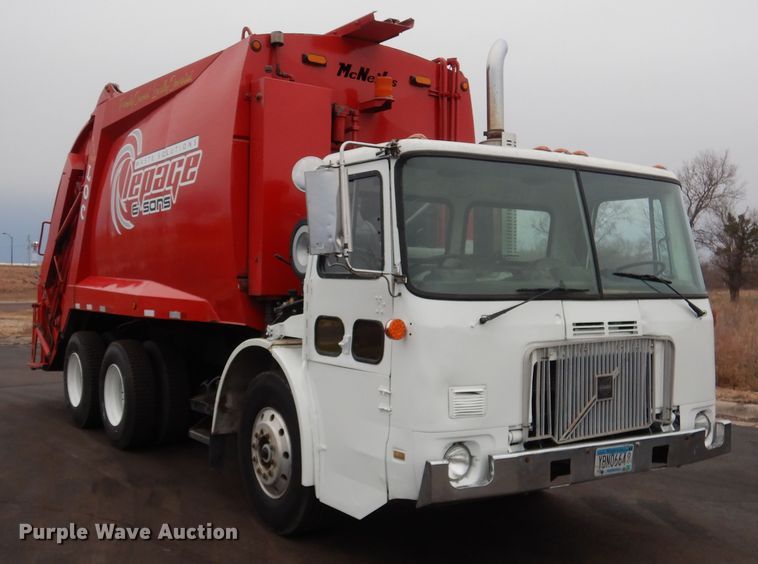 image for item AF9901 1999 Volvo Xpeditor  refuse truck