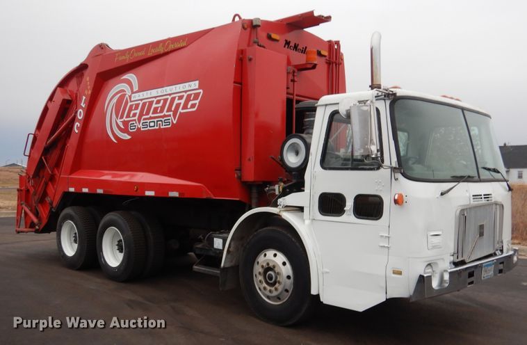 image for item AF9901 1999 Volvo Xpeditor  refuse truck