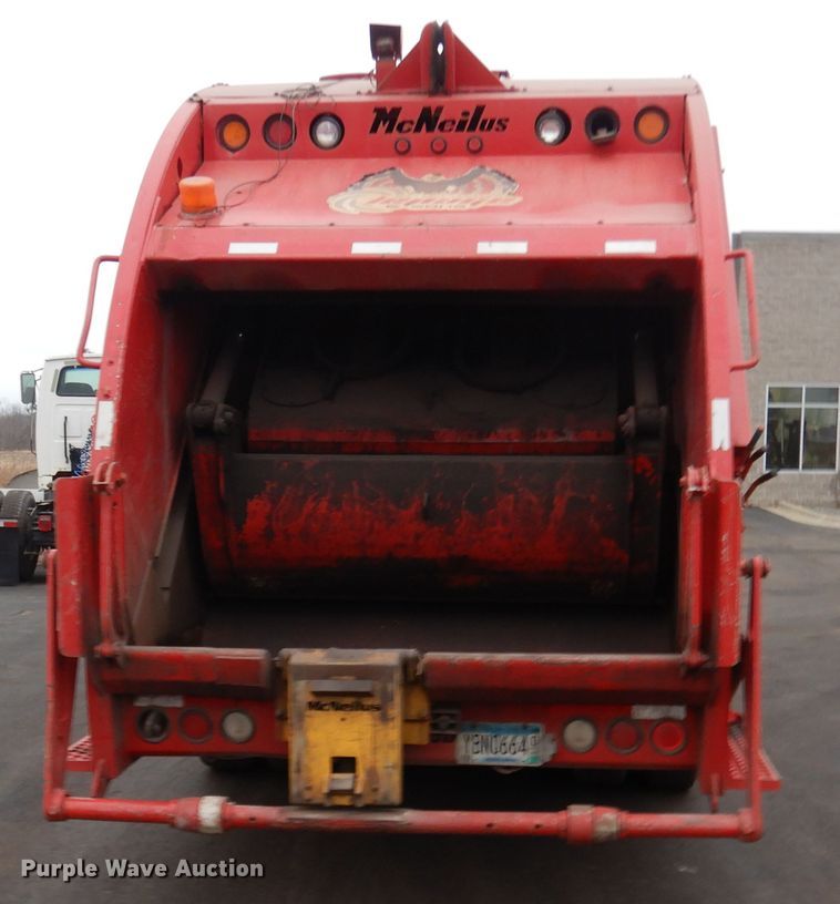 image for item AF9901 1999 Volvo Xpeditor  refuse truck