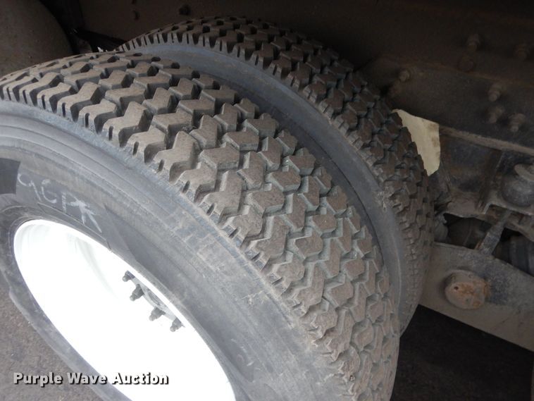 image for item AF9901 1999 Volvo Xpeditor  refuse truck