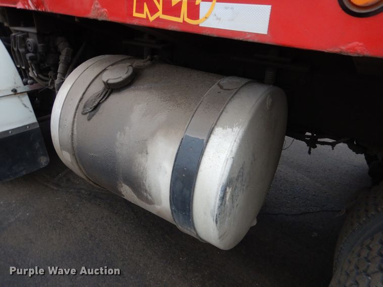 image for item AF9901 1999 Volvo Xpeditor  refuse truck