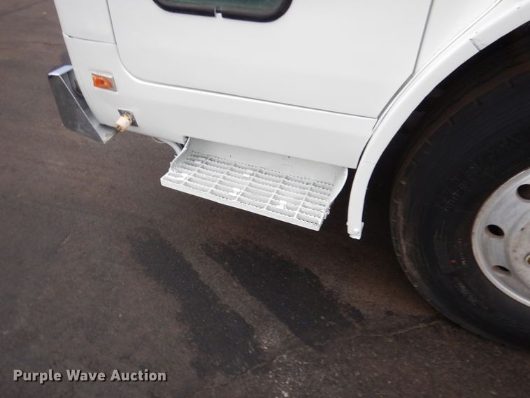 image for item AF9901 1999 Volvo Xpeditor  refuse truck