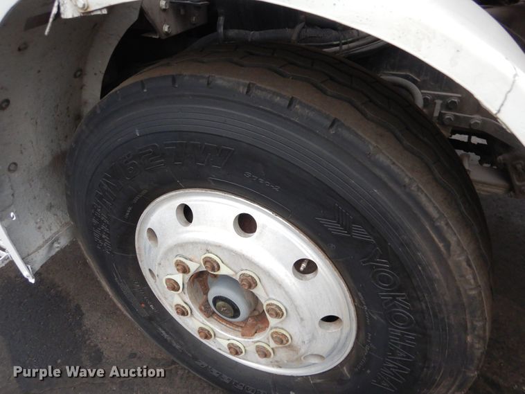 image for item AF9901 1999 Volvo Xpeditor  refuse truck