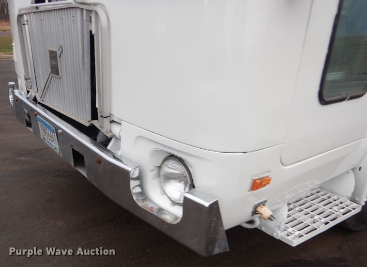 image for item AF9901 1999 Volvo Xpeditor  refuse truck