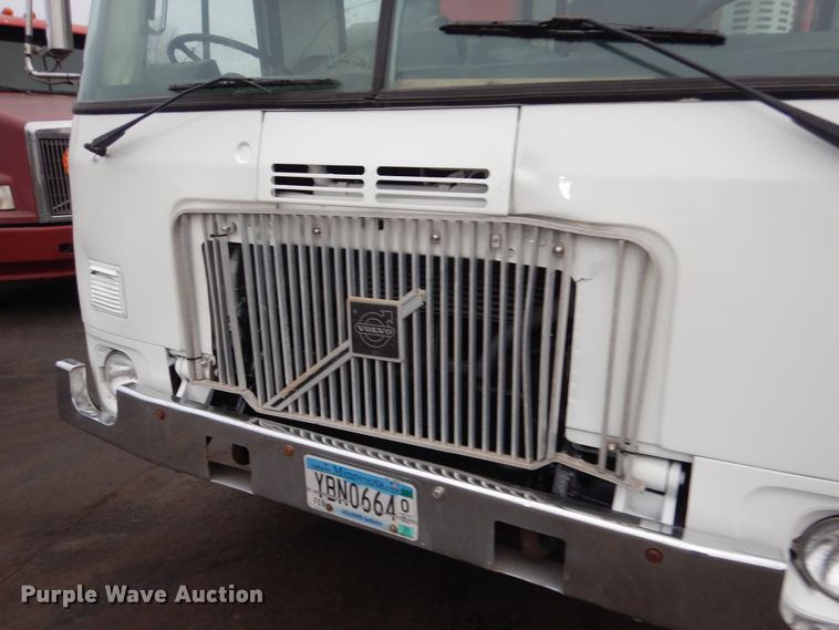 image for item AF9901 1999 Volvo Xpeditor  refuse truck