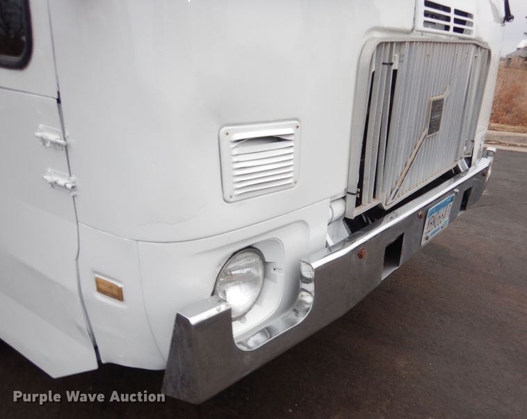 image for item AF9901 1999 Volvo Xpeditor  refuse truck