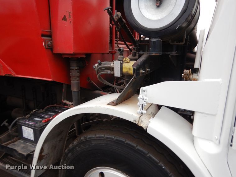 image for item AF9901 1999 Volvo Xpeditor  refuse truck