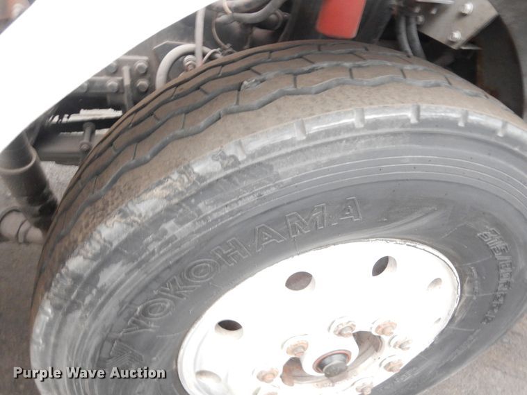 image for item AF9901 1999 Volvo Xpeditor  refuse truck