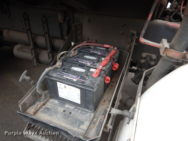 image for item AF9901 1999 Volvo Xpeditor  refuse truck