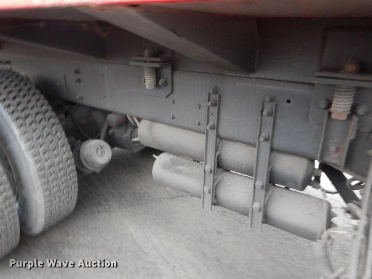 image for item AF9901 1999 Volvo Xpeditor  refuse truck