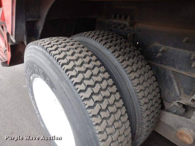 image for item AF9901 1999 Volvo Xpeditor  refuse truck