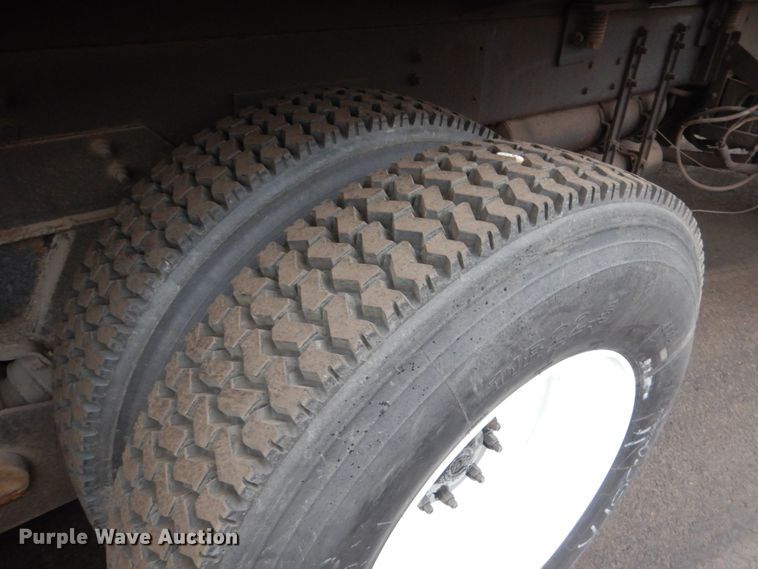 image for item AF9901 1999 Volvo Xpeditor  refuse truck