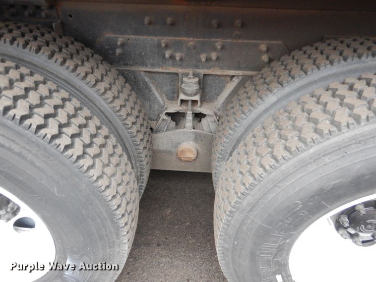 image for item AF9901 1999 Volvo Xpeditor  refuse truck