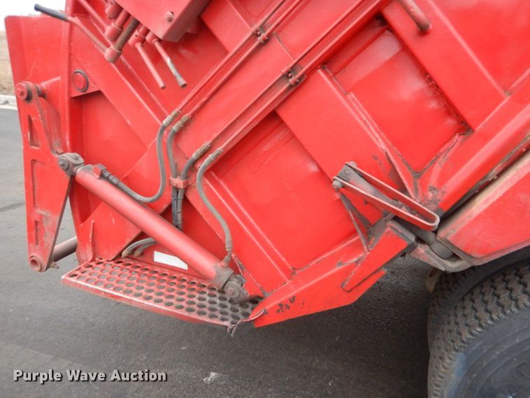 image for item AF9901 1999 Volvo Xpeditor  refuse truck