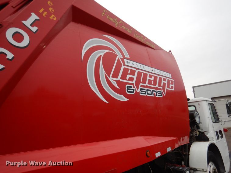 image for item AF9901 1999 Volvo Xpeditor  refuse truck