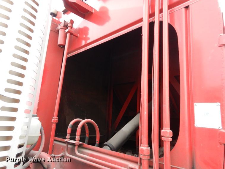 image for item AF9901 1999 Volvo Xpeditor  refuse truck