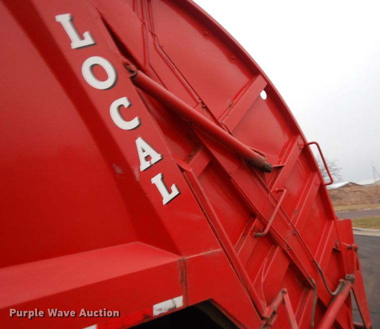 image for item AF9901 1999 Volvo Xpeditor  refuse truck