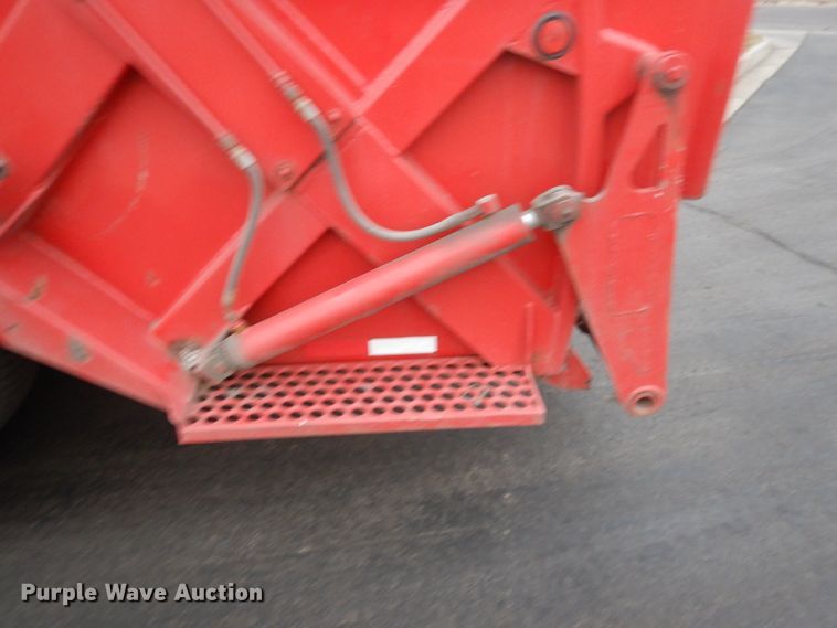 image for item AF9901 1999 Volvo Xpeditor  refuse truck