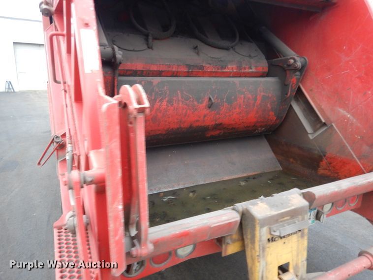 image for item AF9901 1999 Volvo Xpeditor  refuse truck