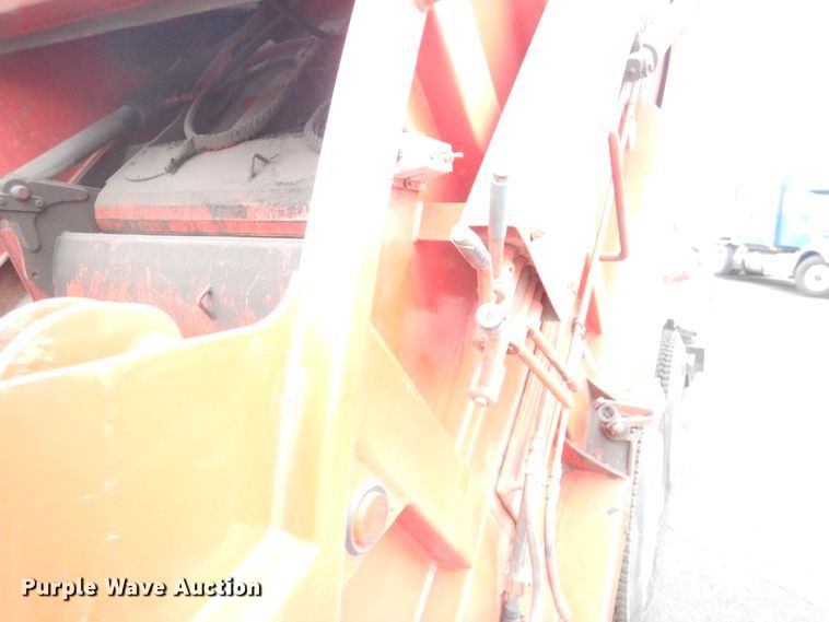 image for item AF9901 1999 Volvo Xpeditor  refuse truck