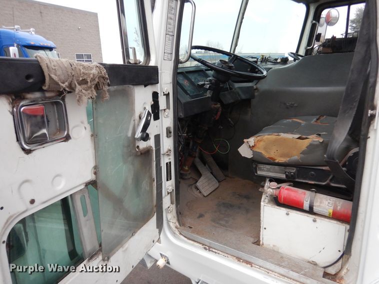 image for item AF9901 1999 Volvo Xpeditor  refuse truck