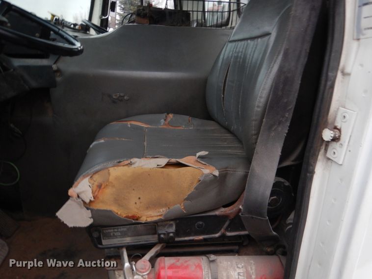 image for item AF9901 1999 Volvo Xpeditor  refuse truck