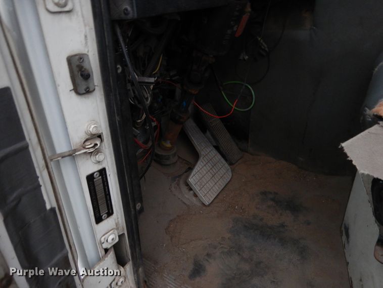 image for item AF9901 1999 Volvo Xpeditor  refuse truck