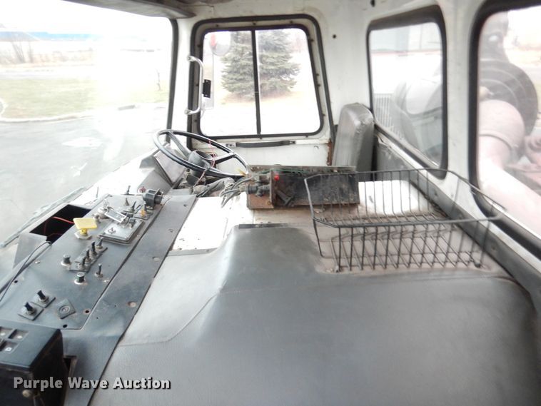 image for item AF9901 1999 Volvo Xpeditor  refuse truck